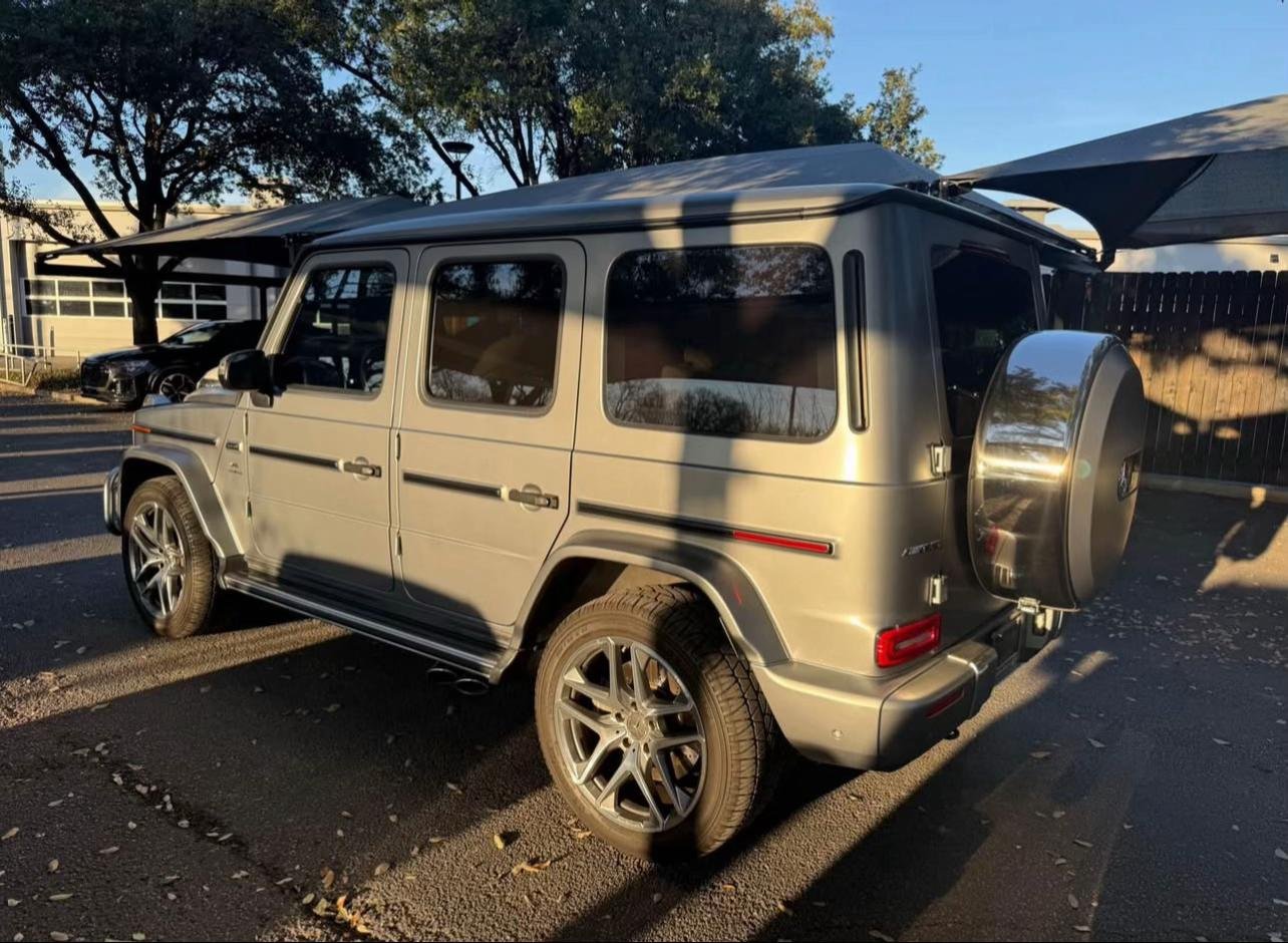 2021 MercedesBenz G class G 63 AMG 4MATIC Sport Utility 4D - Image 9