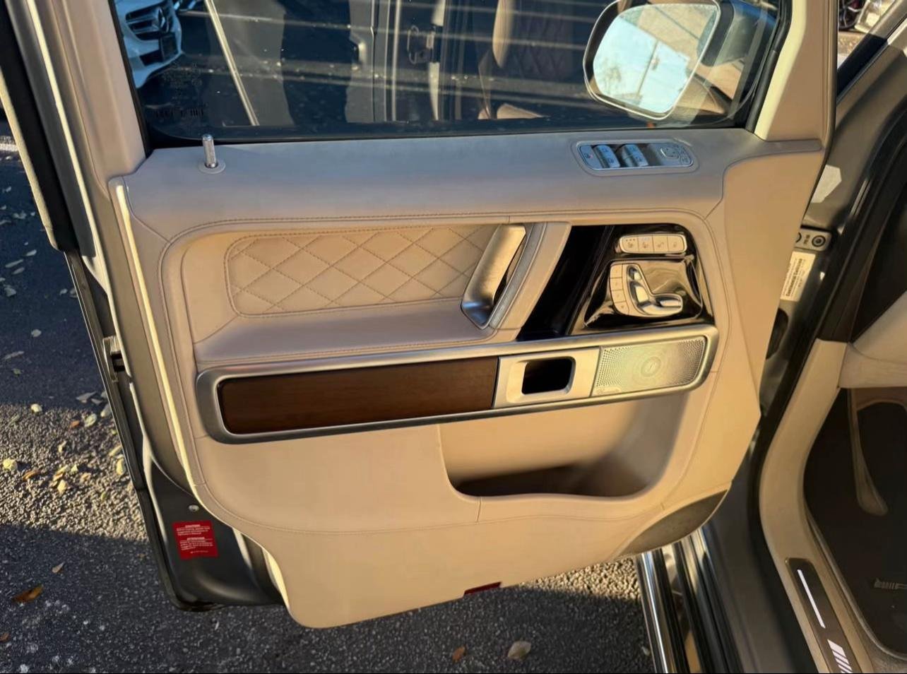 2021 MercedesBenz G class G 63 AMG 4MATIC Sport Utility 4D - Image 4