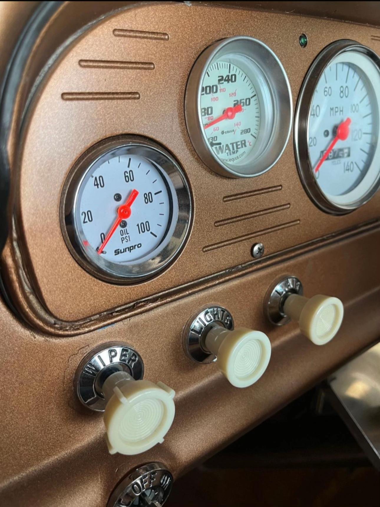 Classic beauty :1960 Ford -F-100 - Image 28