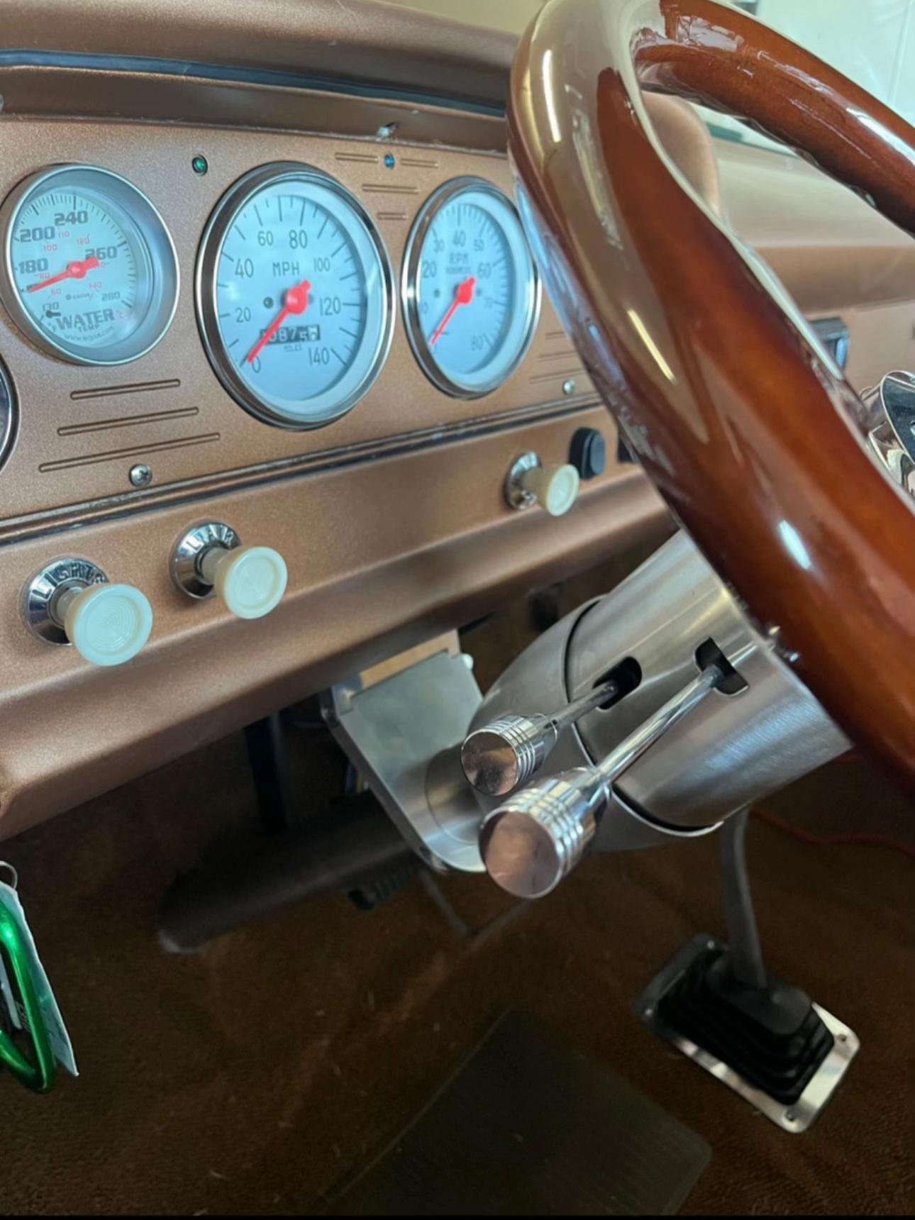 Classic beauty :1960 Ford -F-100 - Image 31