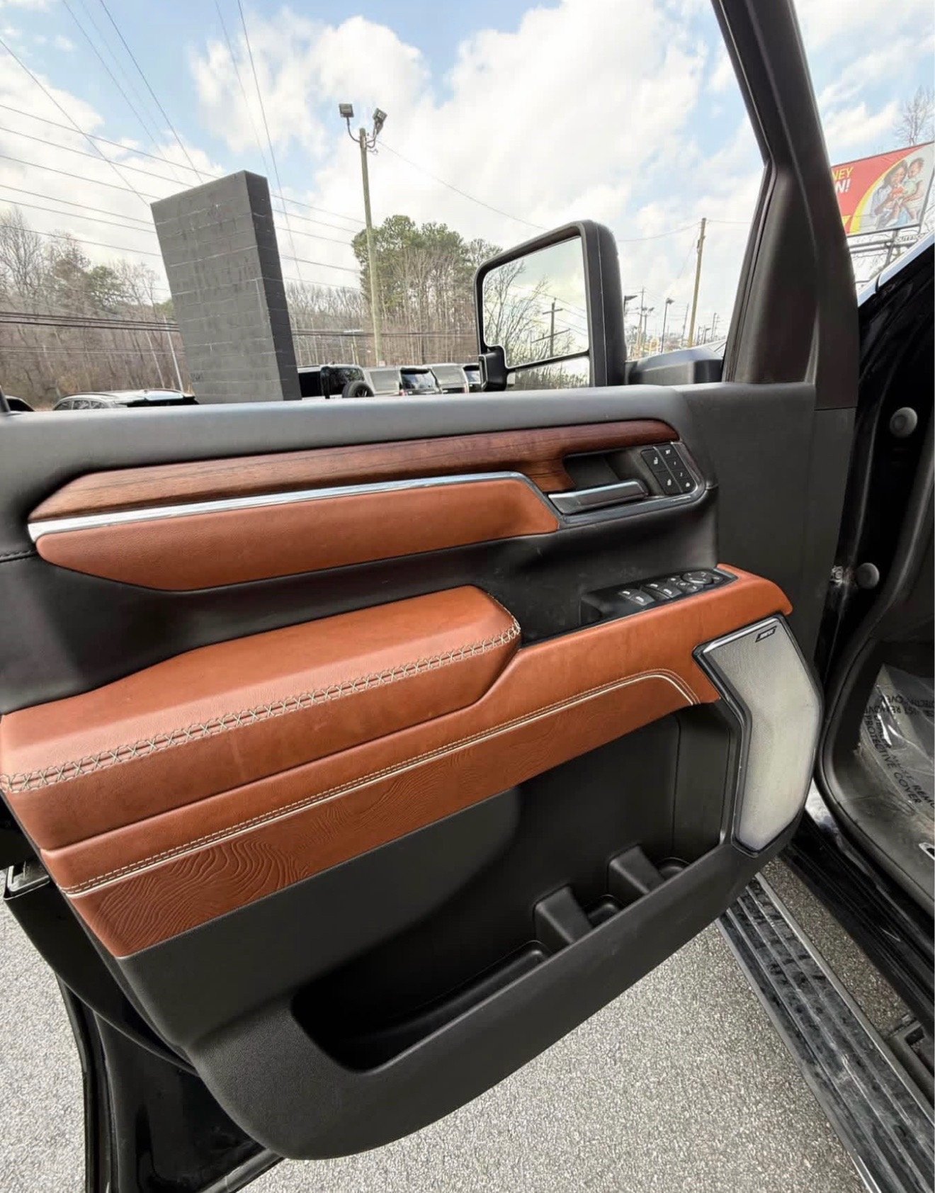 2024 GMC Sierra 3500 HD Crew Cab Denali Ultimate Pickup 4D 8 Ft - Image 6