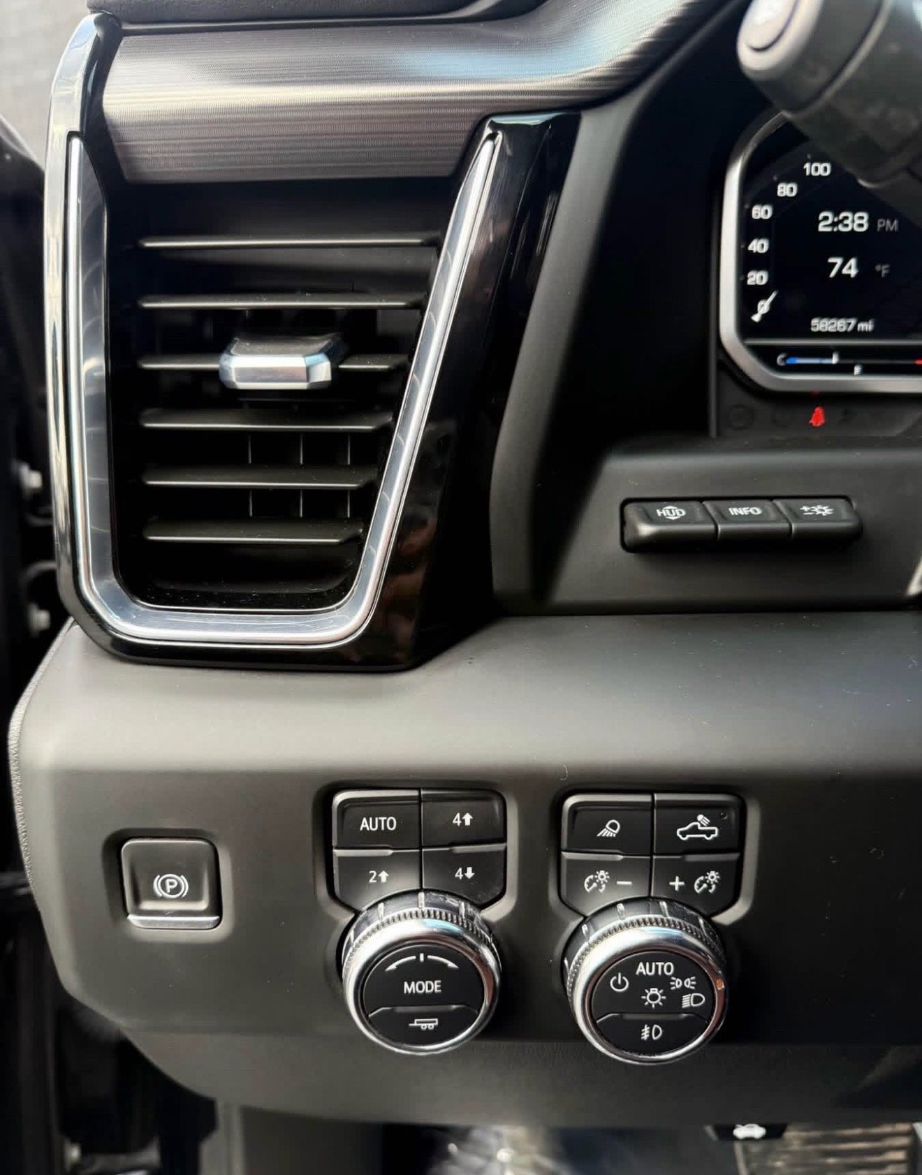 2024 GMC Sierra 3500 HD Crew Cab Denali Ultimate Pickup 4D 8 Ft - Image 5