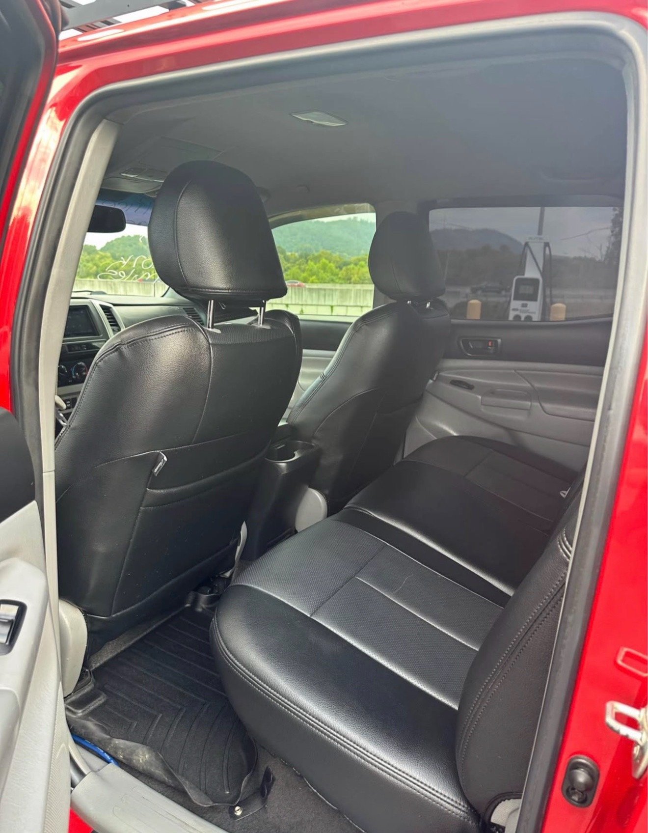 2012 Toyota Tacoma V6 4x4 – TRD Sport - Image 8