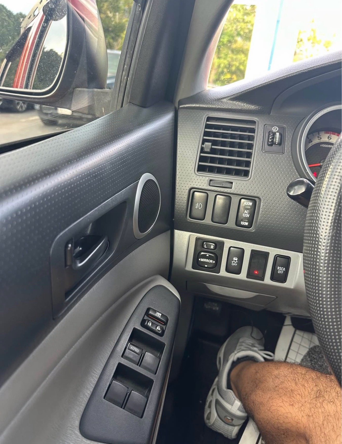 2012 Toyota Tacoma V6 4x4 – TRD Sport - Image 6