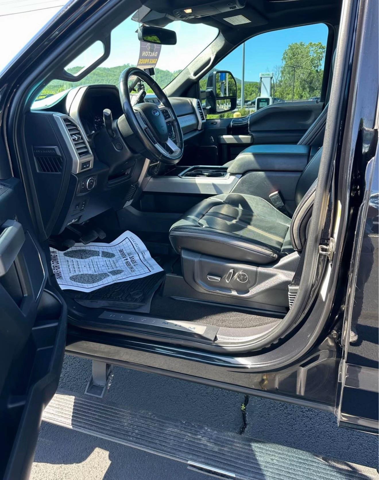 2020 Ford F250 Super Duty Crew Cab Platinum Pickup 4D 6 3/4Ft - Image 19