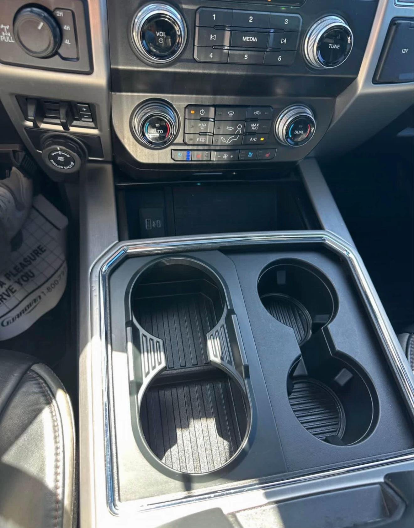 2020 Ford F250 Super Duty Crew Cab Platinum Pickup 4D 6 3/4Ft - Image 4