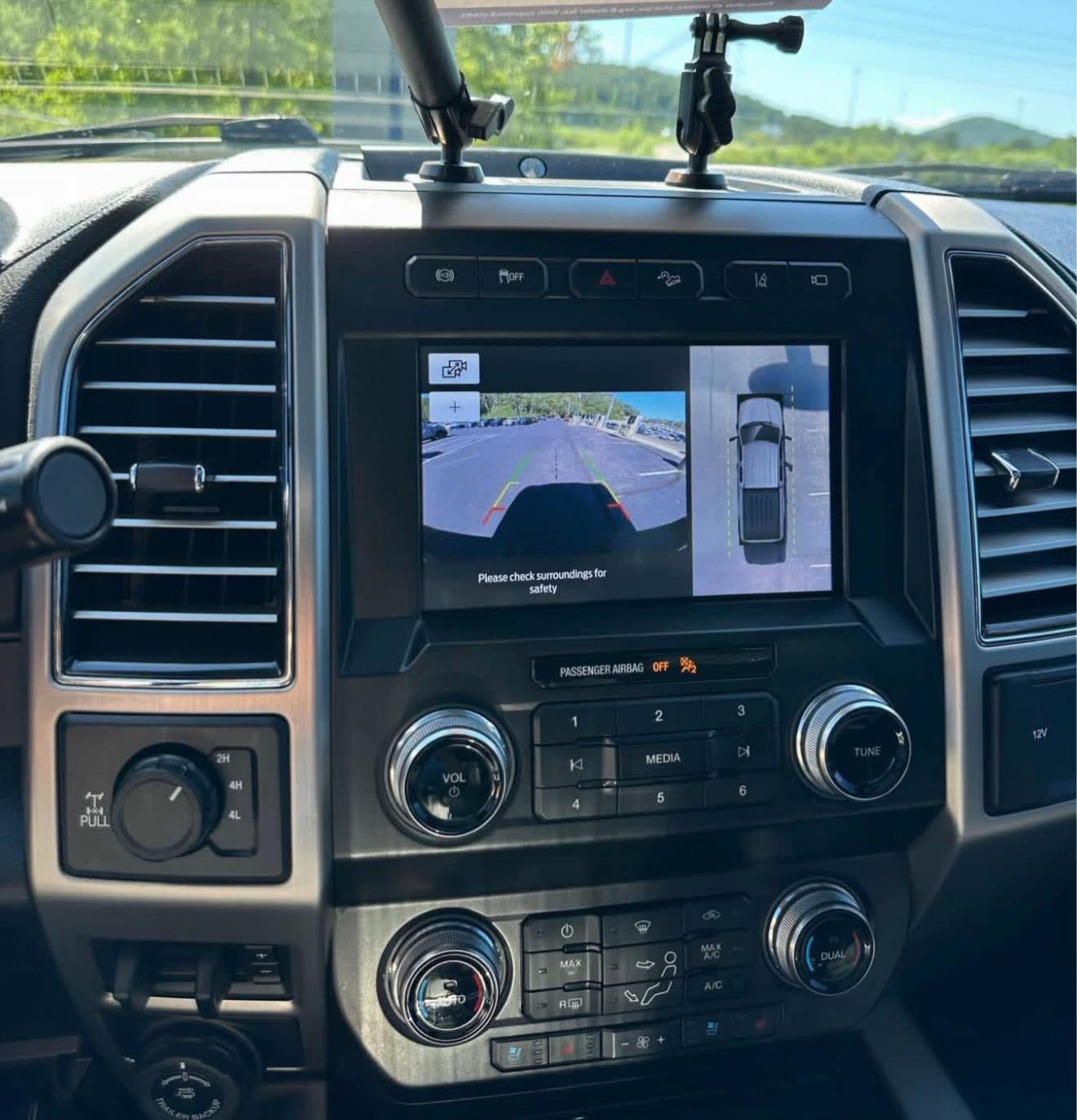 2020 Ford F250 Super Duty Crew Cab Platinum Pickup 4D 6 3/4Ft - Image 3