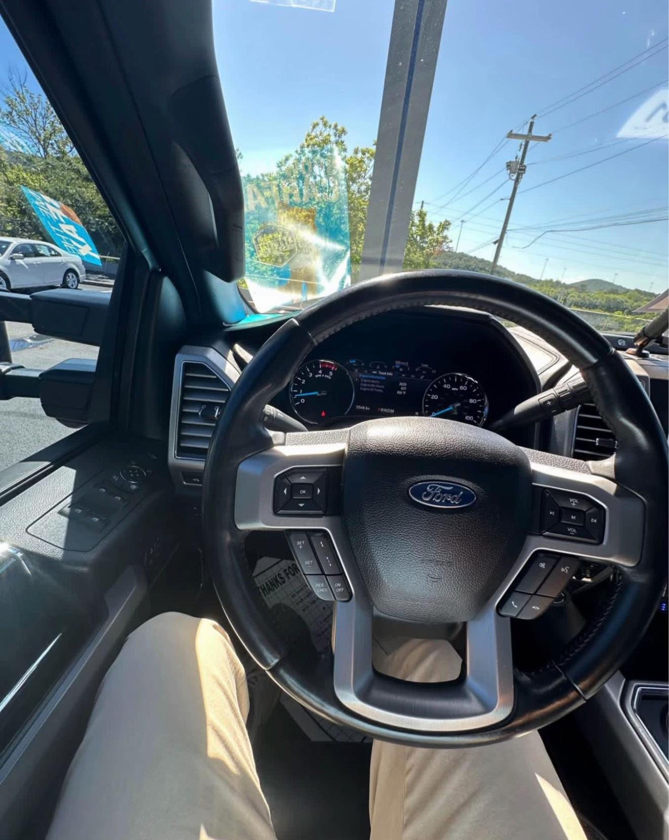 2020 Ford F250 Super Duty Crew Cab Platinum Pickup 4D 6 3/4Ft - Image 2