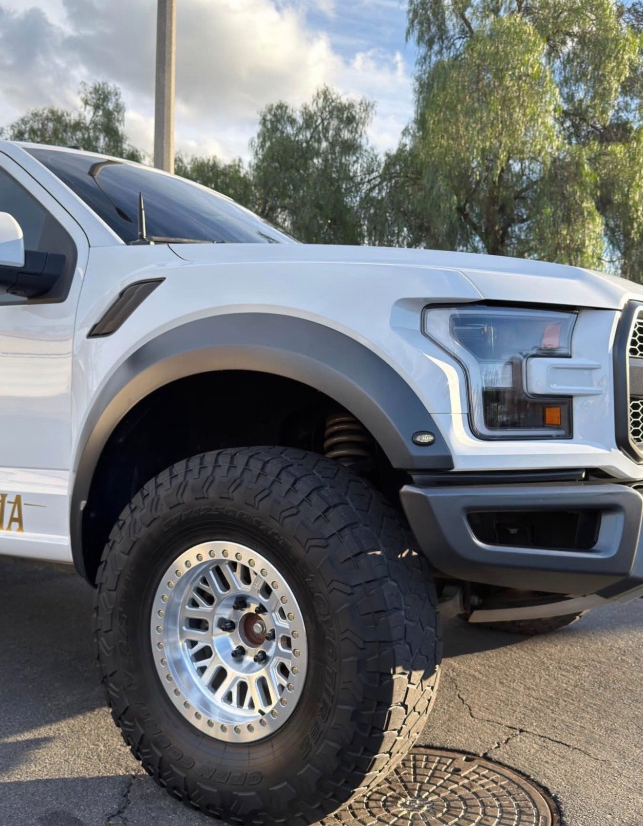 2017 Ford F-150 Super Crew Raptor Pickup 4D 5 1/2 ft - Image 5