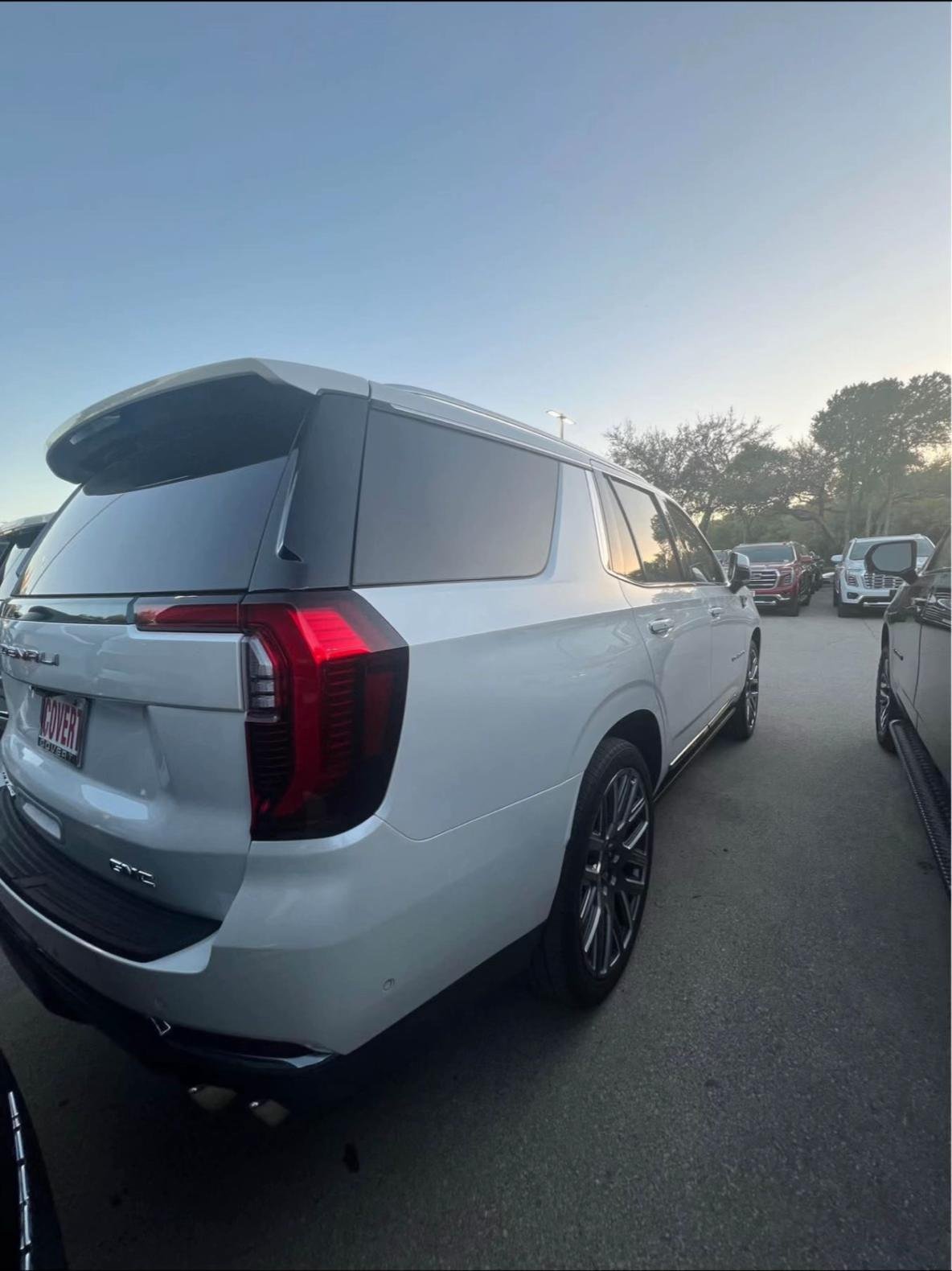 2025 GMC Yukon Denali Ultimate - Image 8