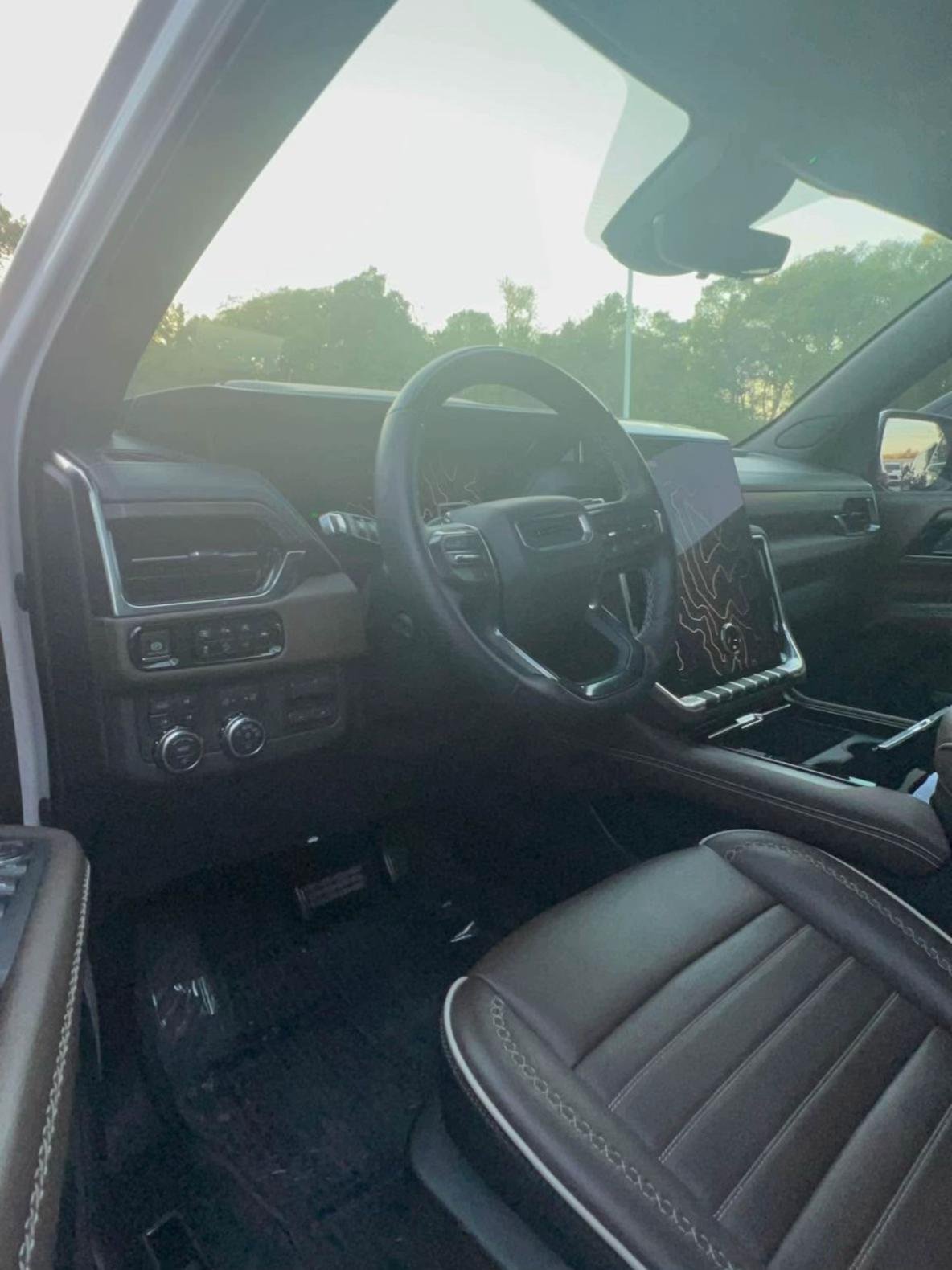 2025 GMC Yukon Denali Ultimate - Image 9