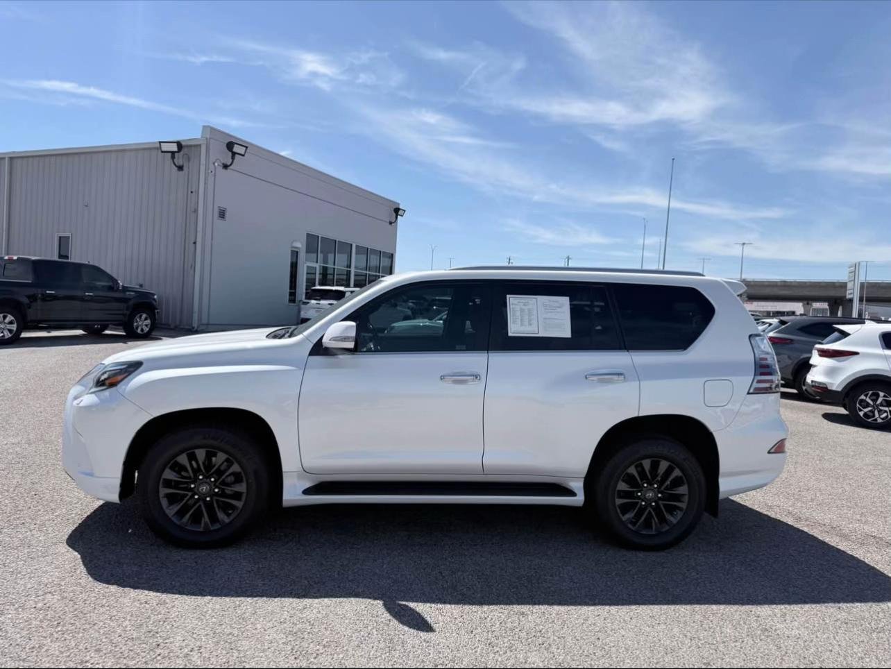 🔥 2023 Lexus GX 460 Luxury - Image 11