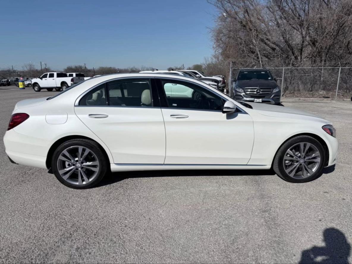 🔥 2017 Mercedes-Benz C300 Sedan – Luxury - Image 4