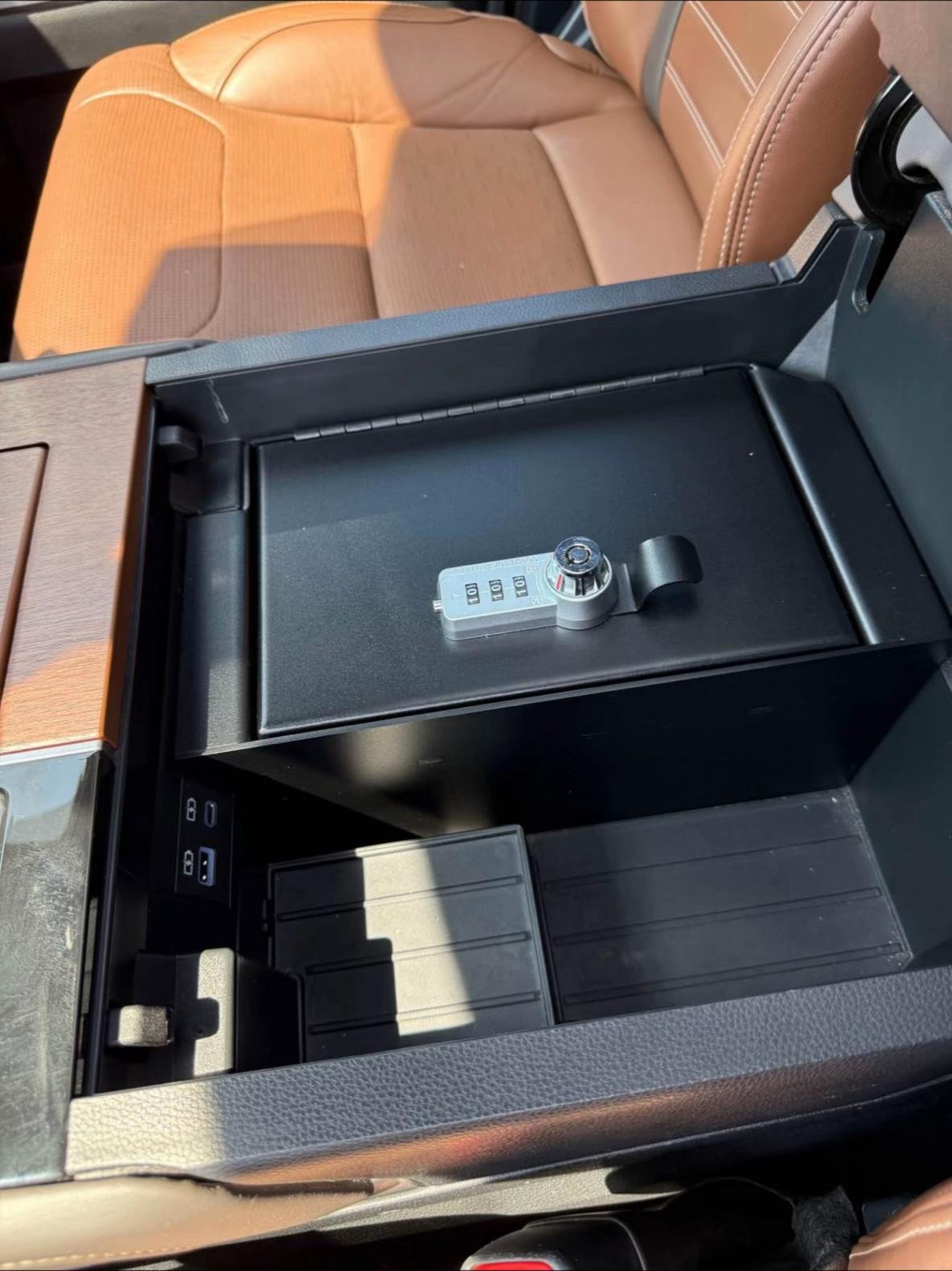 🤠🔥 2023 Toyota Tundra 1794 Edition - Image 11