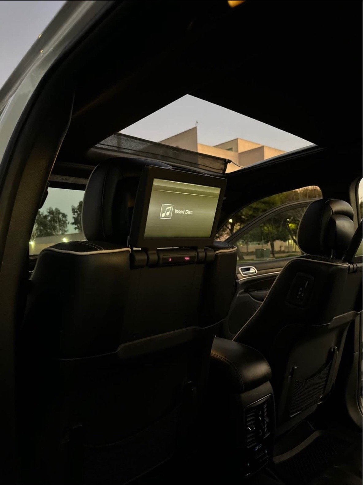 2015 JEEP GRAND CHEROKEE OVERLAND 4x4 OVERLAND - Image 11