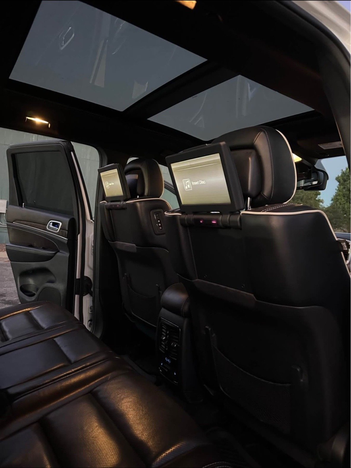 2015 JEEP GRAND CHEROKEE OVERLAND 4x4 OVERLAND - Image 16
