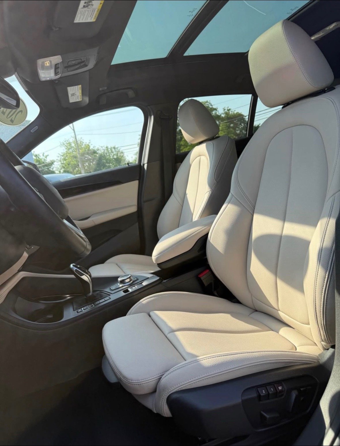2022 BMW X2 Drive28i Sport Utility 4D - Image 2