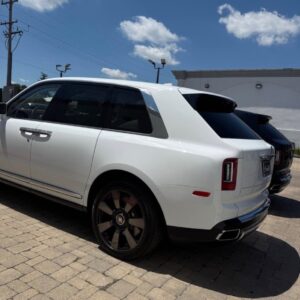 Alternative view of 2023  Rolls Royce cullunan Sport