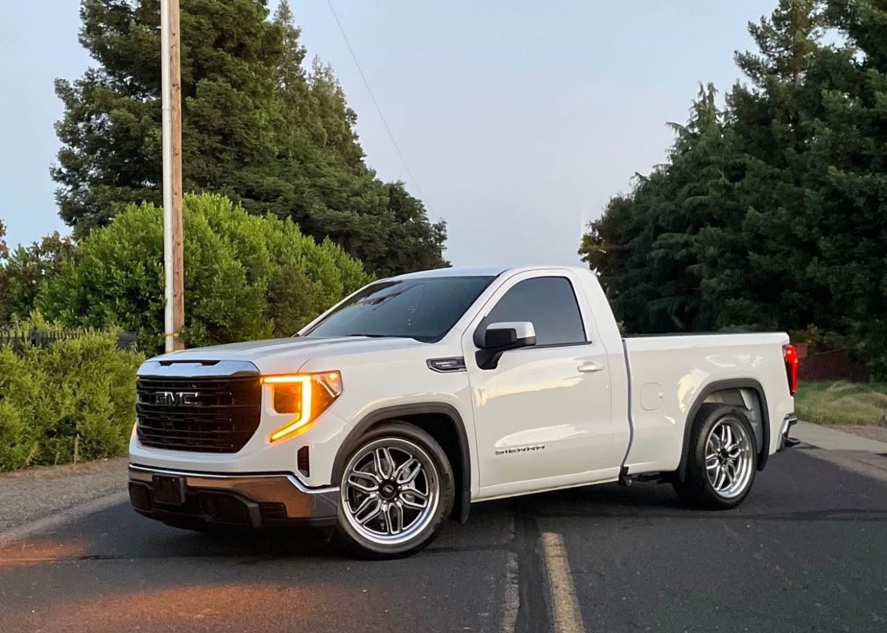 2023 GMC Sierra regular cab short bed 2.7 turbocharged - Image 4