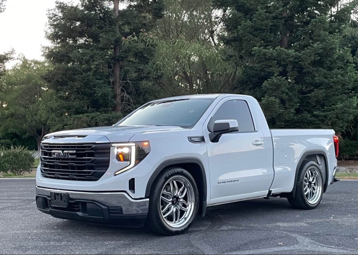 2023 GMC Sierra regular cab short bed 2.7 turbocharged - Image 2