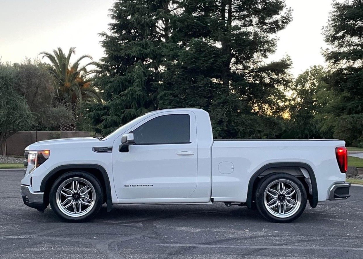 2023 GMC Sierra regular cab short bed 2.7 turbocharged - Image 3