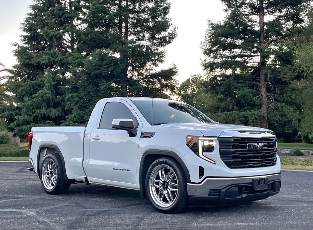 2023 GMC Sierra regular cab short bed 2.7 turbocharged - Image 6