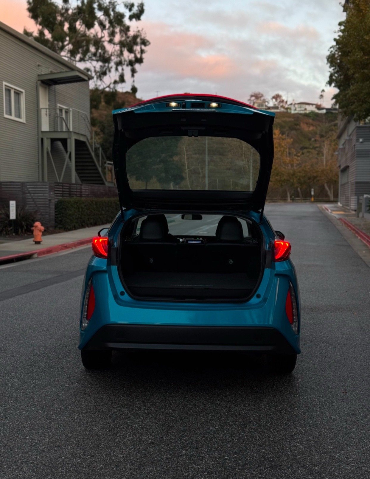 2017 Prius Prime (Premium configuration) - - Image 16