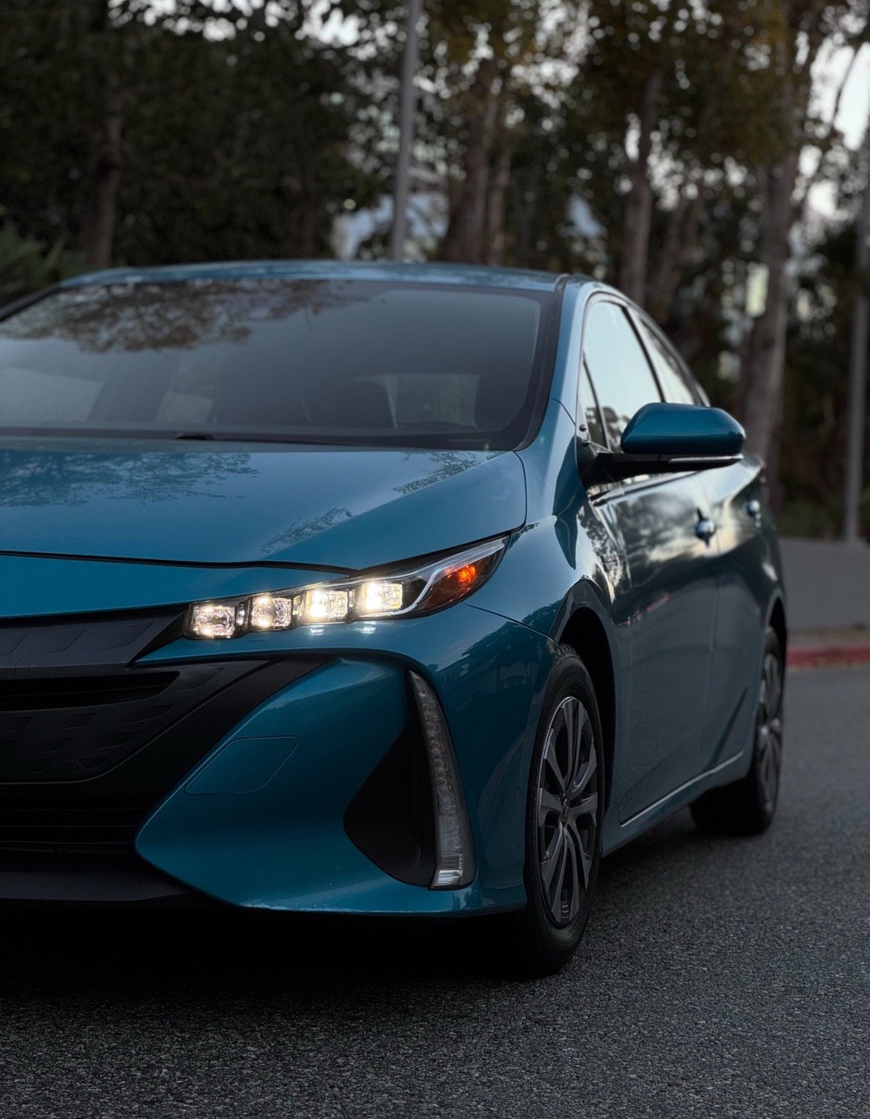 2017 Prius Prime (Premium configuration) - - Image 9