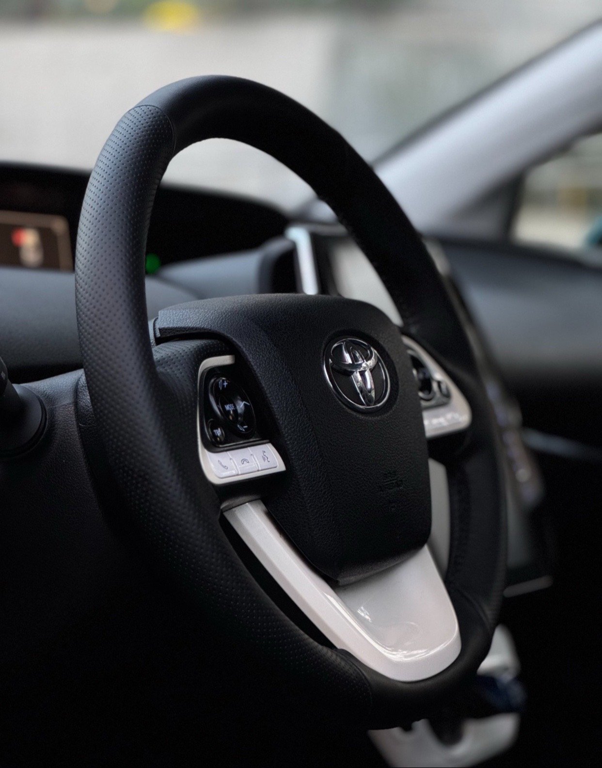 2017 Prius Prime (Premium configuration) - - Image 3