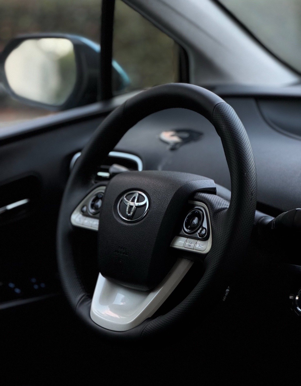 2017 Prius Prime (Premium configuration) - - Image 13