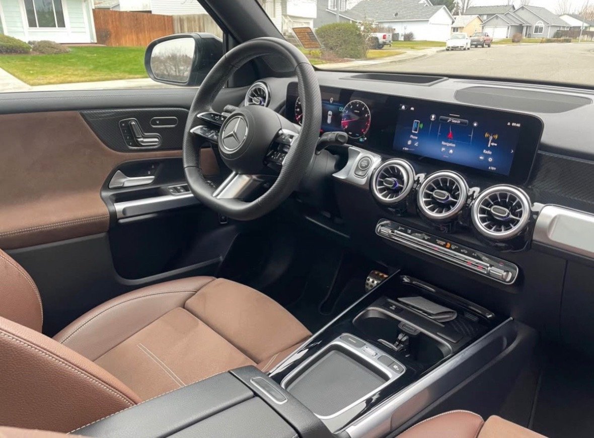2025 Mercedes-Benz GLB 250 4MATIC - - Image 5