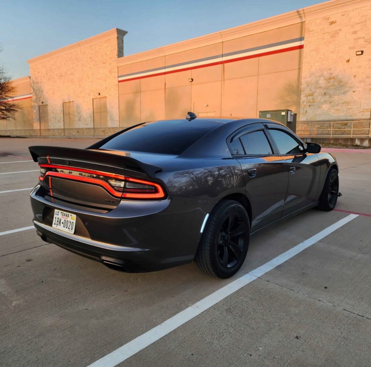 2018 Dolge Charger Sxt plus Sedan 4D - Image 2