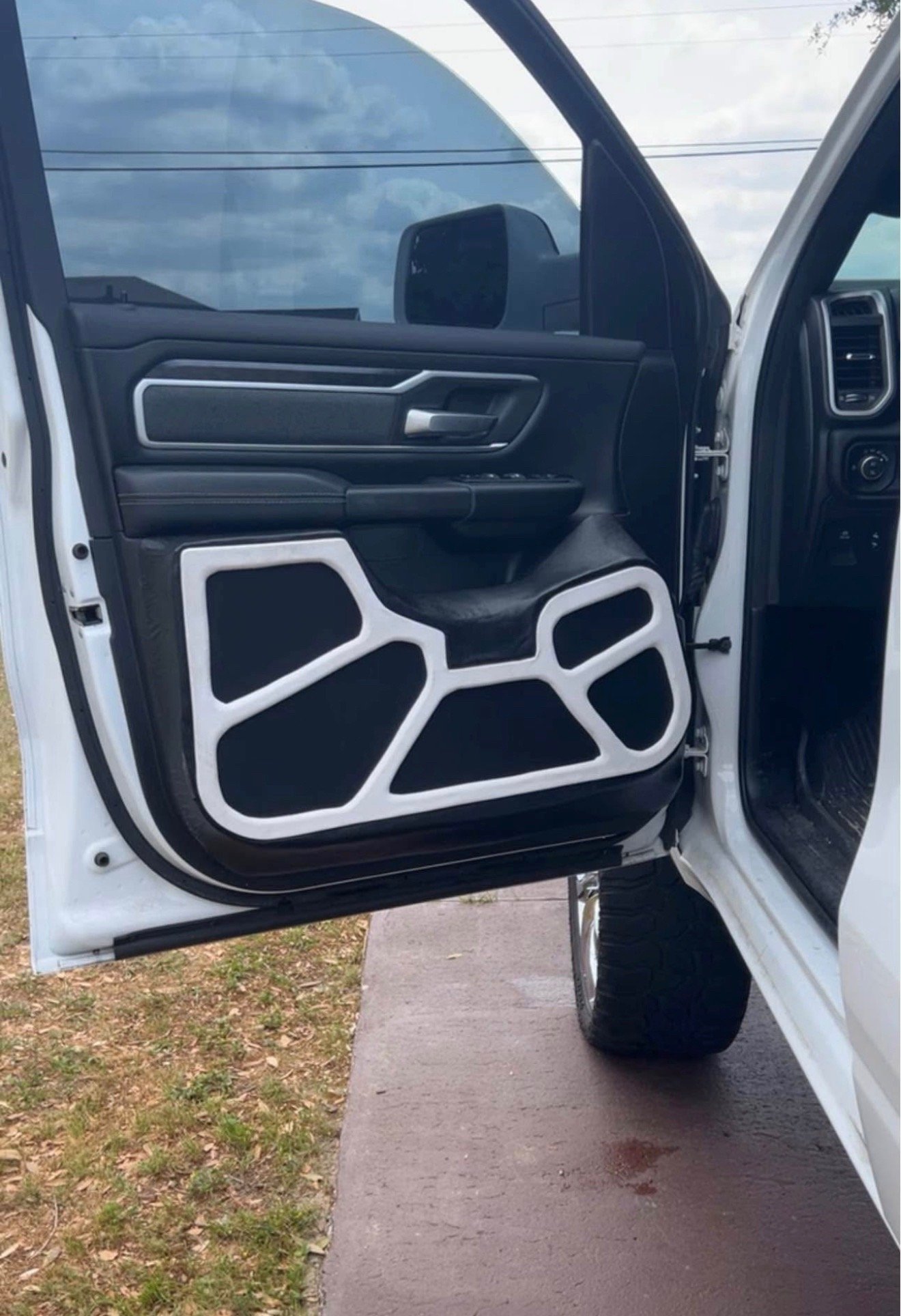 2020 Ram 1500 Crew Cab Big horn - Image 6
