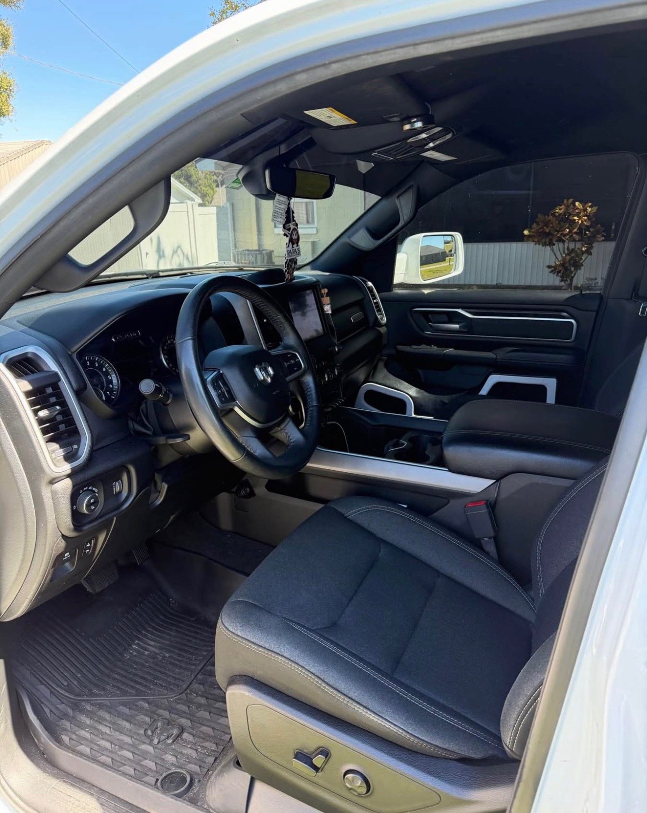 2020 Ram 1500 Crew Cab Big horn - Image 3