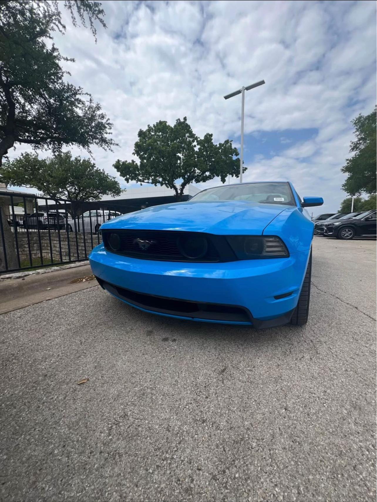 5.0 4V TI-VCT V8!! Beautiful blue 5.0 GT Mustang! - Image 2