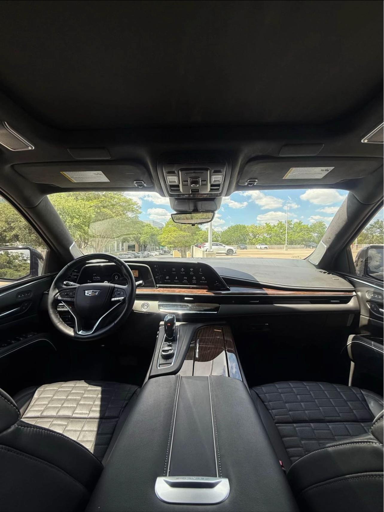 2023 Cadillac Escalade Sport Platinum ✨ 6.2L V8 | 4WD 1 Owner • - Image 4