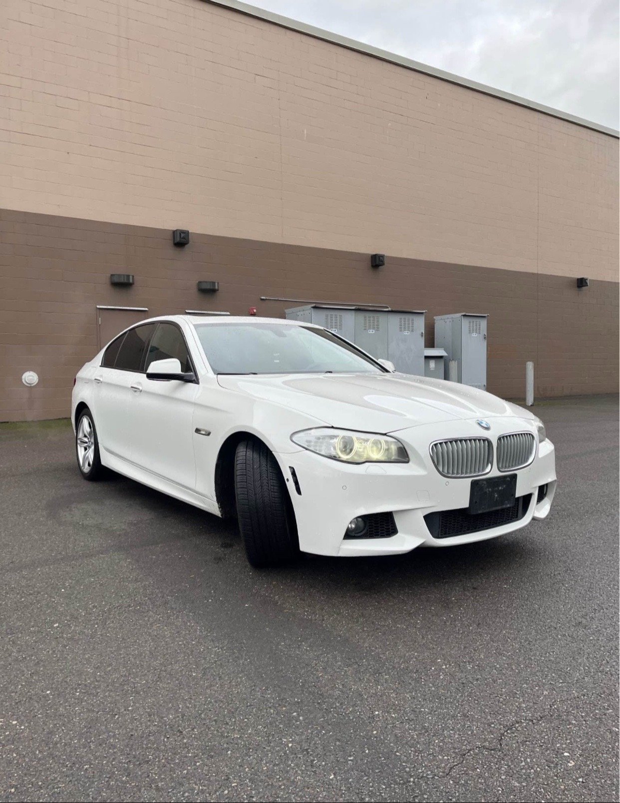 2013 BMW 5 Series · 550i xDrive Sedan 4D - Image 18