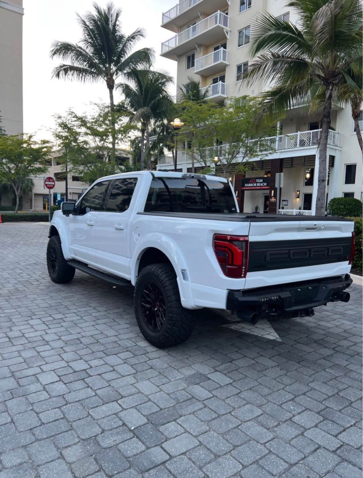 2025FordF150 - Image 8