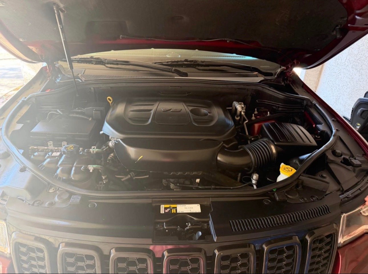 2020 Jeep Grand Cherokee · North Sport Utility 4D Red - Image 5