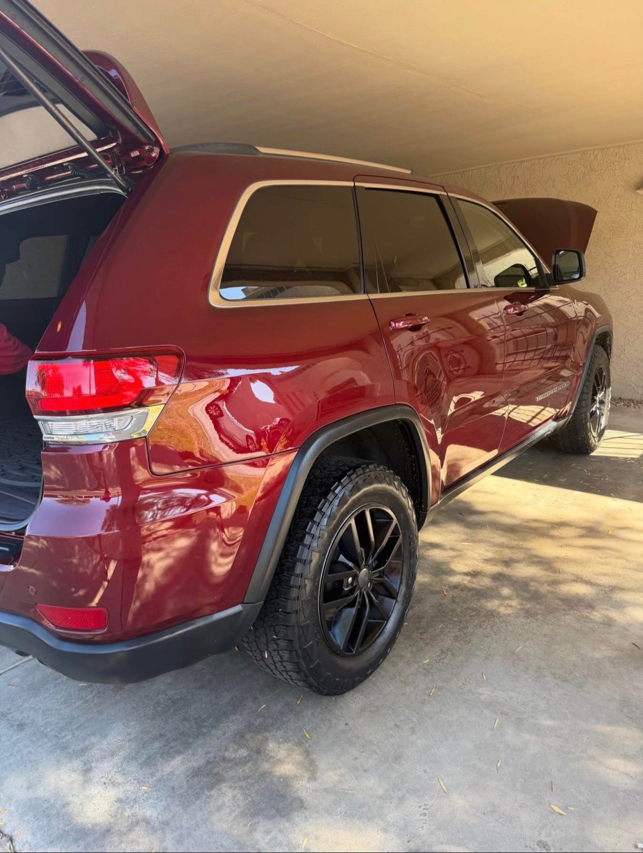 2020 Jeep Grand Cherokee · North Sport Utility 4D Red - Image 9