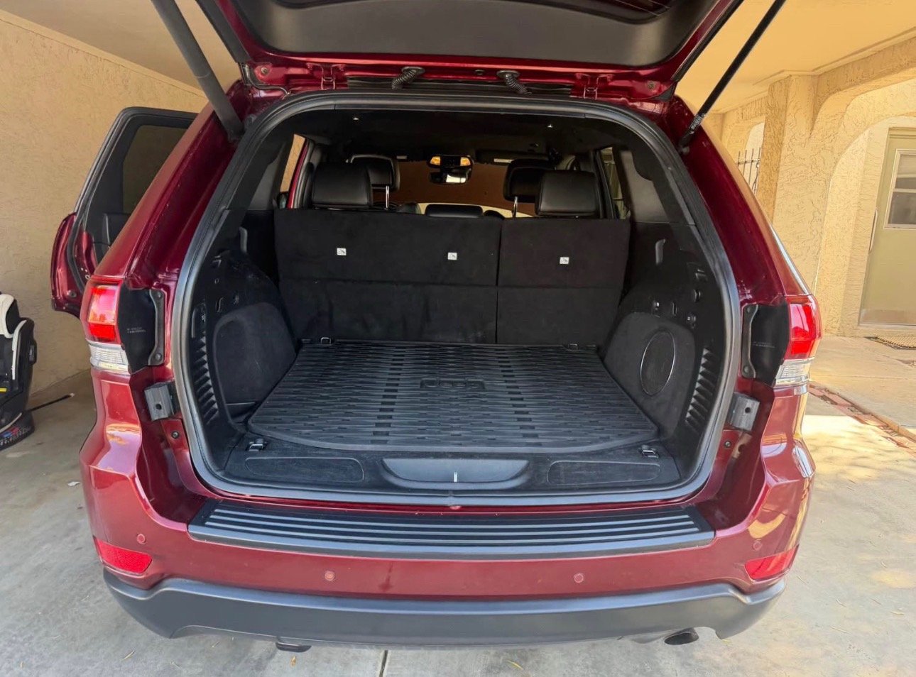 2020 Jeep Grand Cherokee · North Sport Utility 4D Red - Image 2