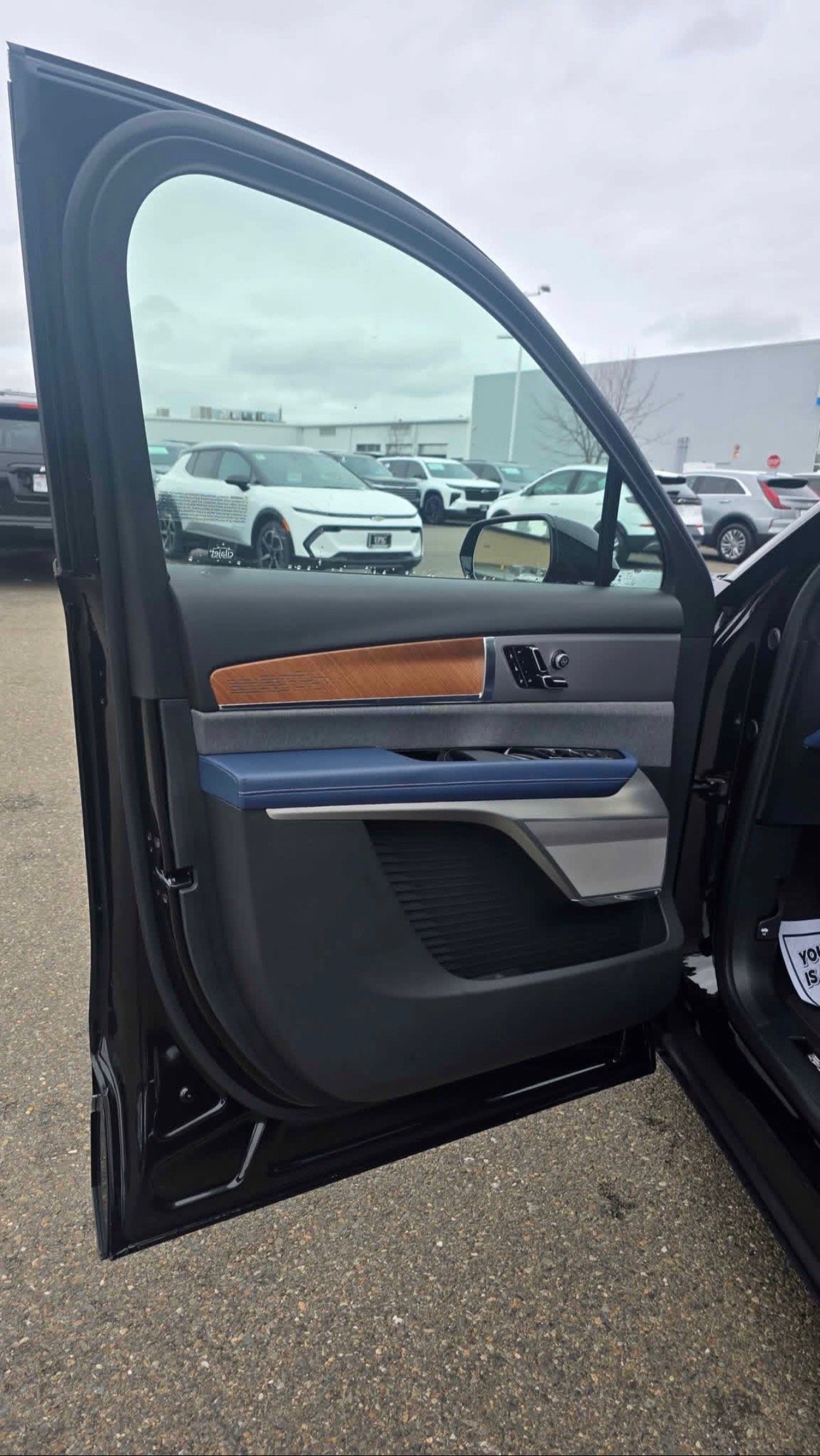 2026 Cadillac vistiq · Premium luxury - Image 7