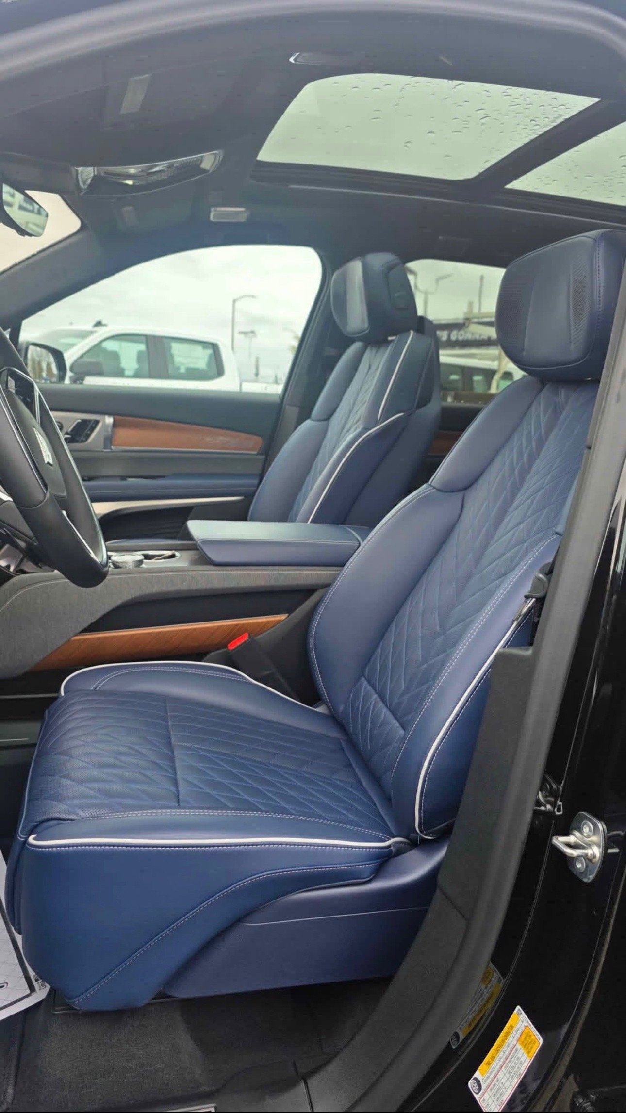 2026 Cadillac vistiq · Premium luxury - Image 9