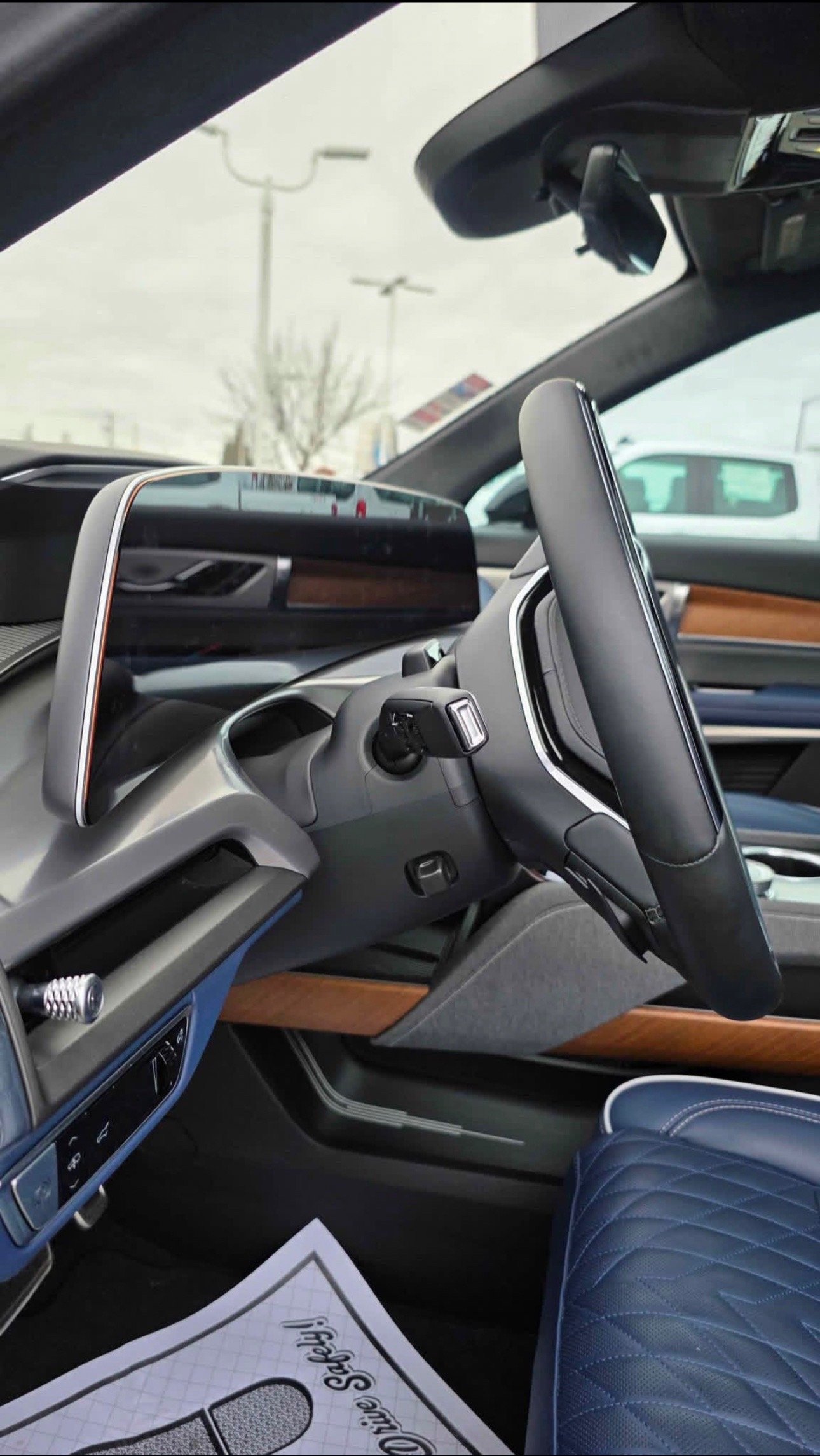 2026 Cadillac vistiq · Premium luxury - Image 2