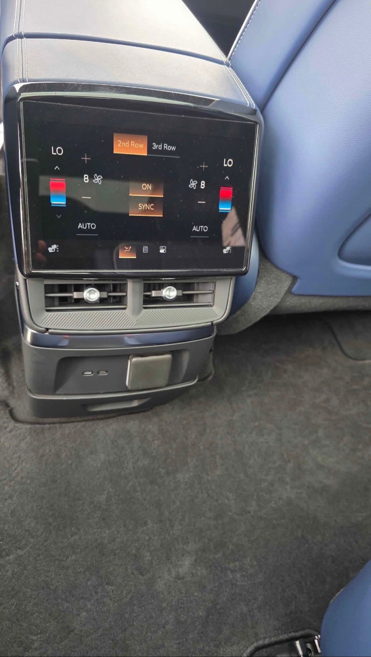 2026 Cadillac vistiq · Premium luxury - Image 4