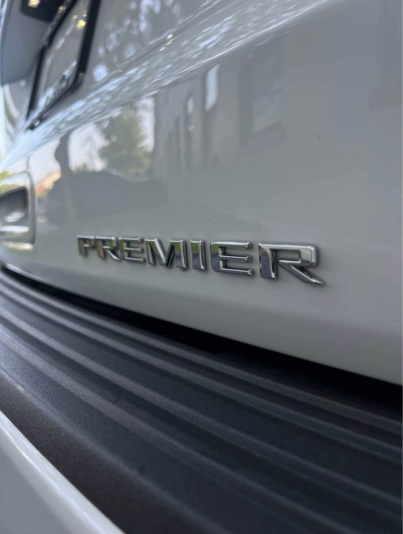 2022 CHEVROLET SuburbanPremier - Image 14