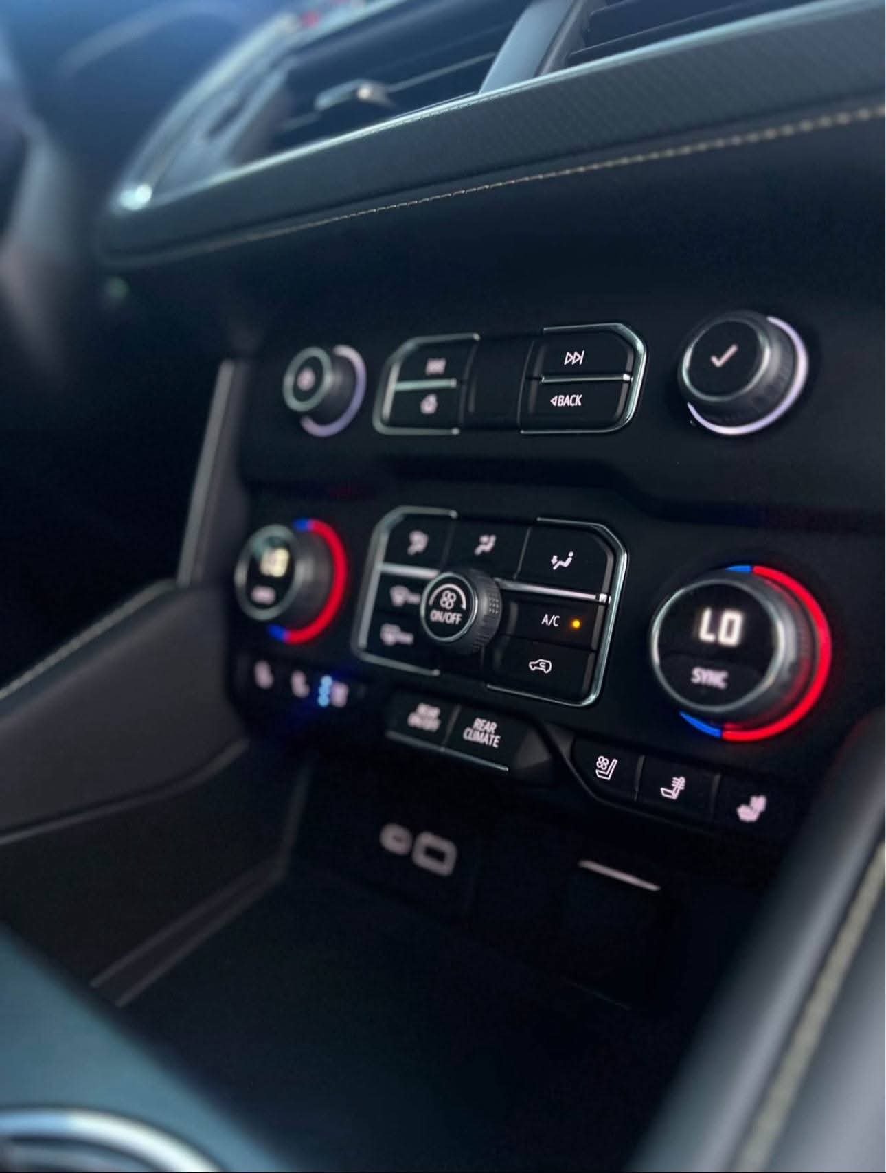 2022 CHEVROLET SuburbanPremier - Image 11