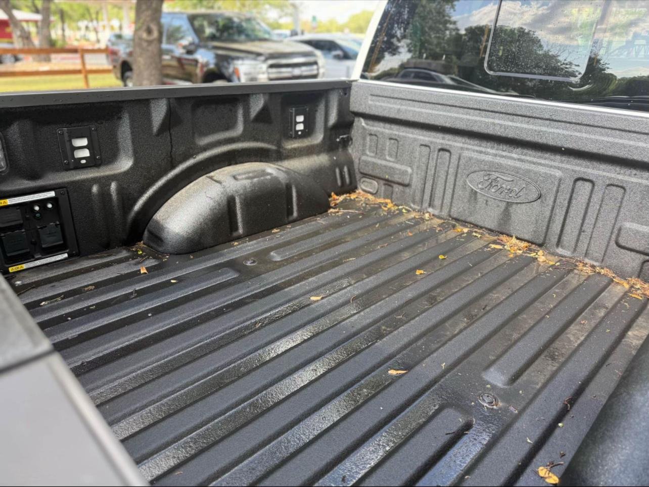 🔥 2025 Ford F-150 Platinum Hybrid 4x4 - Image 9