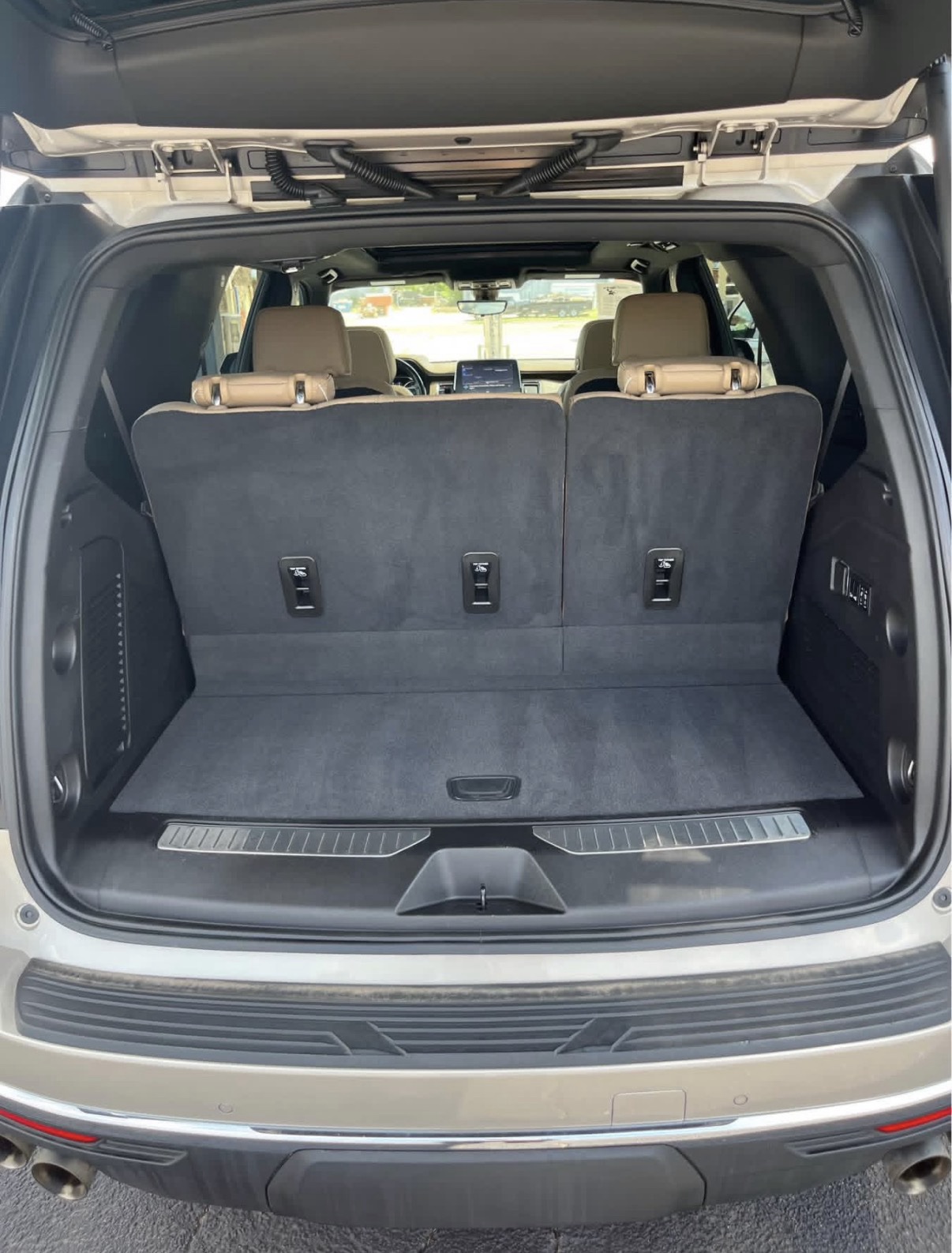 2021 Chevrolet Tahoe - Image 3