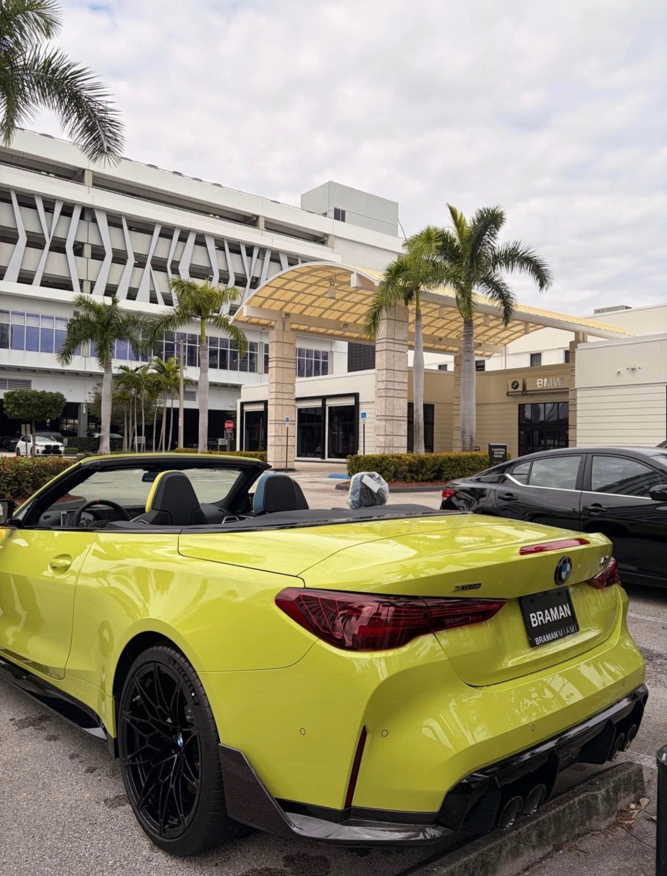 2026 BMW M4 Competition xDrive Convertible – São Paulo Yellow - Image 4